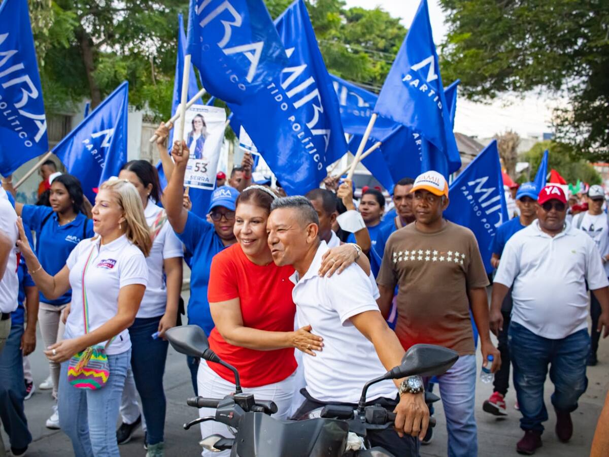 Claudia Espinosa recibió respaldo de sus seguidores tras recorrido por Turbaco