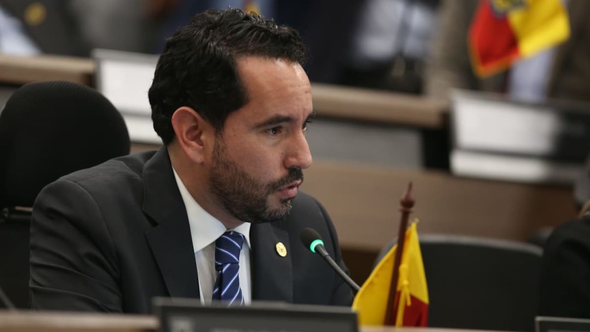 Hay que reducir el consumo de vapeadores en zonas escolares: concejal Rolando González