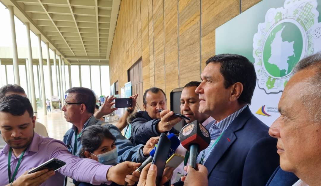 Foro de alcaldes sobre basuras/Caracol Radio