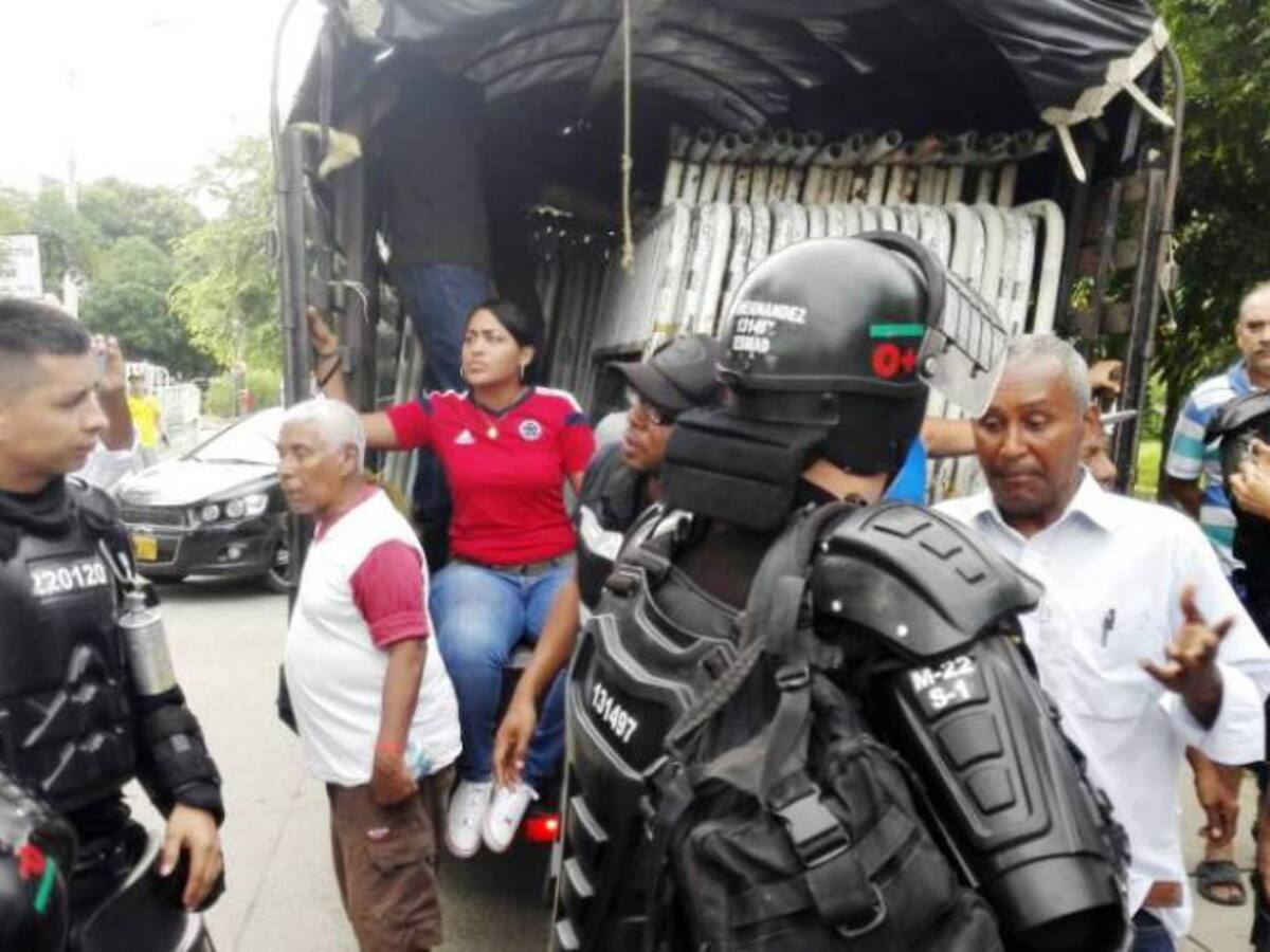 Comunidad del barrio La Troncal protestó por cierre de un predio en Cartagena