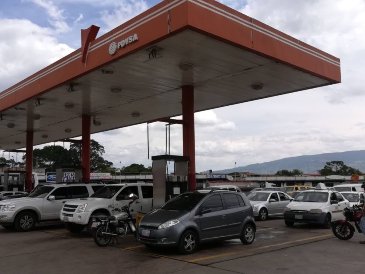 Dificultades de abastecimiento de gasolina tiene la frontera venezolana