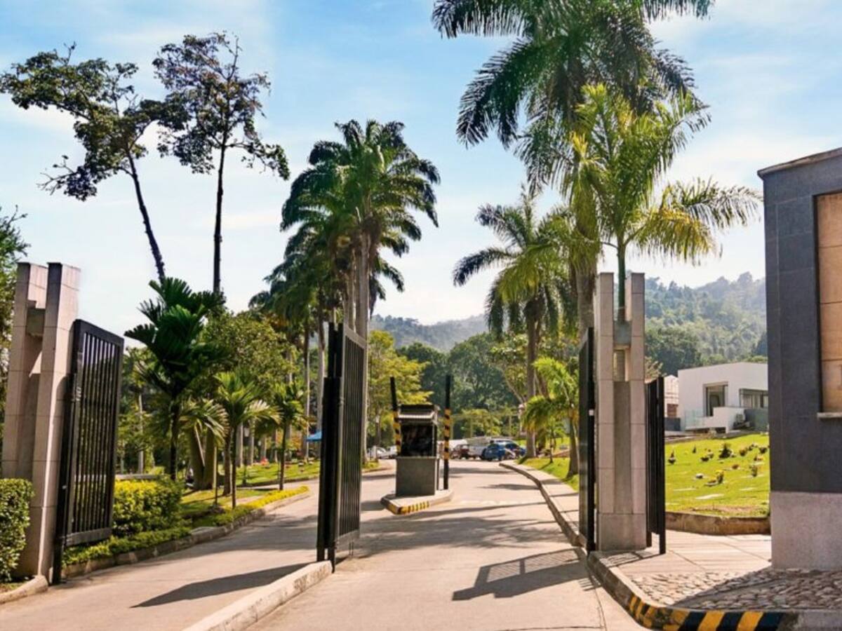 No se exige carné de vacunación para ingresar a Jardines La Colina