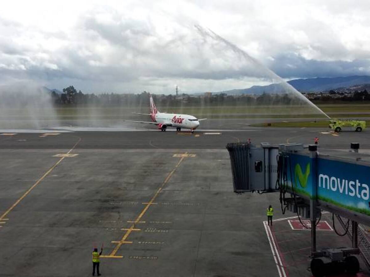 Usuarios de aerolíneas se quejan por retrasos en vuelos nacionales