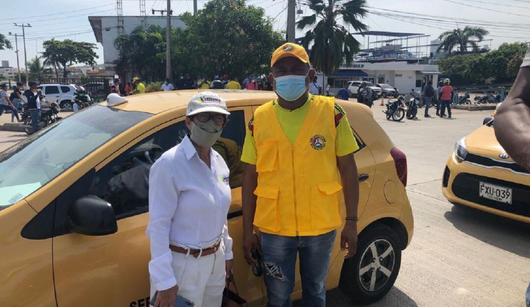 La Personera Carmen de Caro asistió a la protesta y escuchó las inconformidades de los conductores del gremio