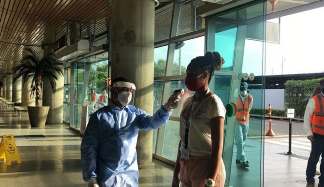 Toma de temperatura en Aeropuerto de Cartagena