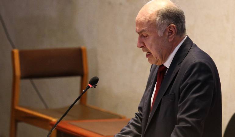 Enrique Gil ministro de Interior. 