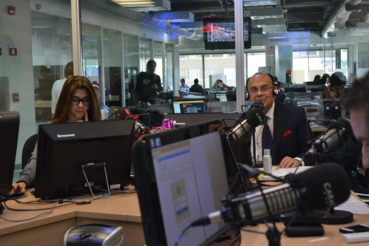 El ídolo de la radio se despide de La Luciérnaga pero continúa con sus comentarios deportivos en El Pulso del Fútbol. #GraciasPelaez