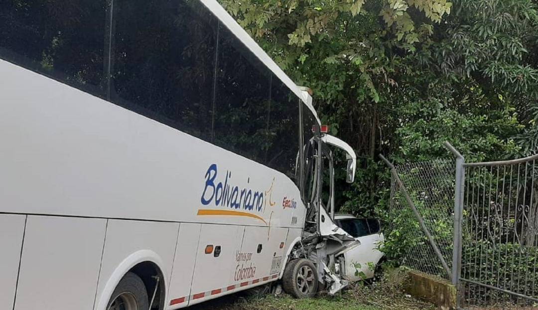 Accidente de tránsito vía Saldaña - Guamo