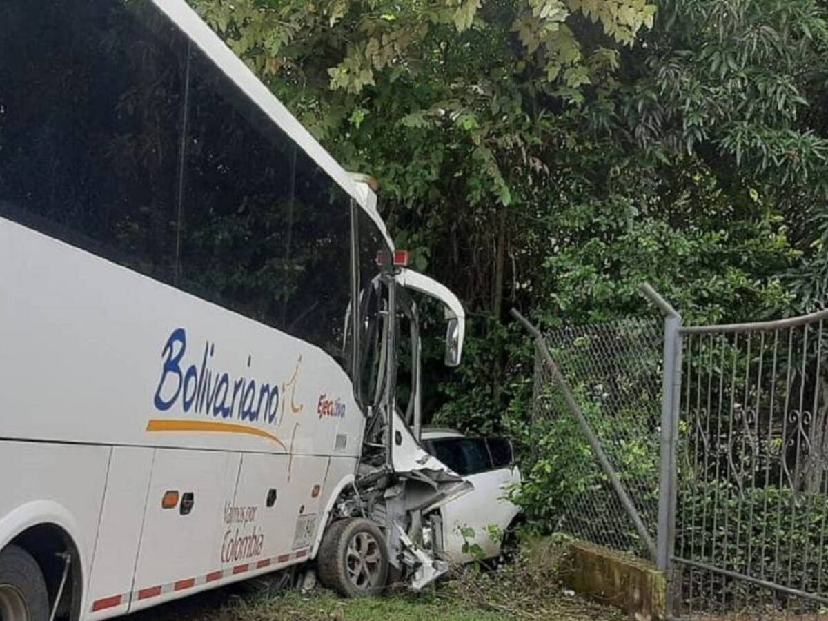 Cuatro personas fallecidas en accidente de tránsito vía Saldaña - Guamo