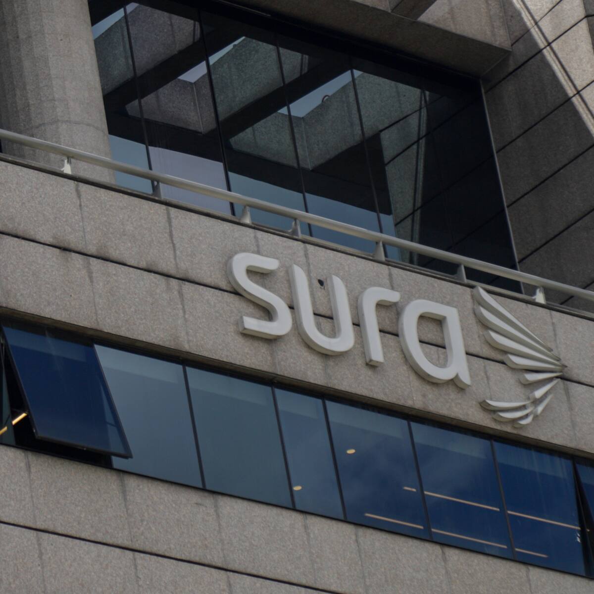 Gilinski cita a junta extraordinaria en Sura
