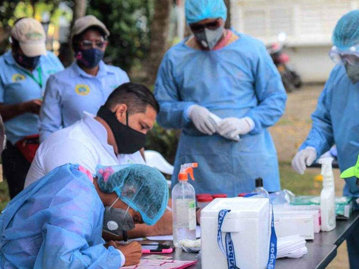 Realizaron pruebas de COVID-19 a personal del piloto de playas en Cartagena
