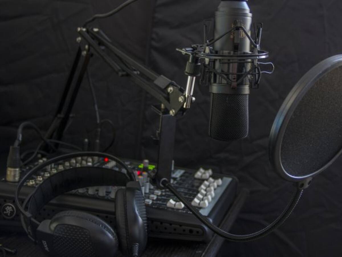 Colombiana Adriana Serna, reconocida como ‘la mejor voz’ radial en español