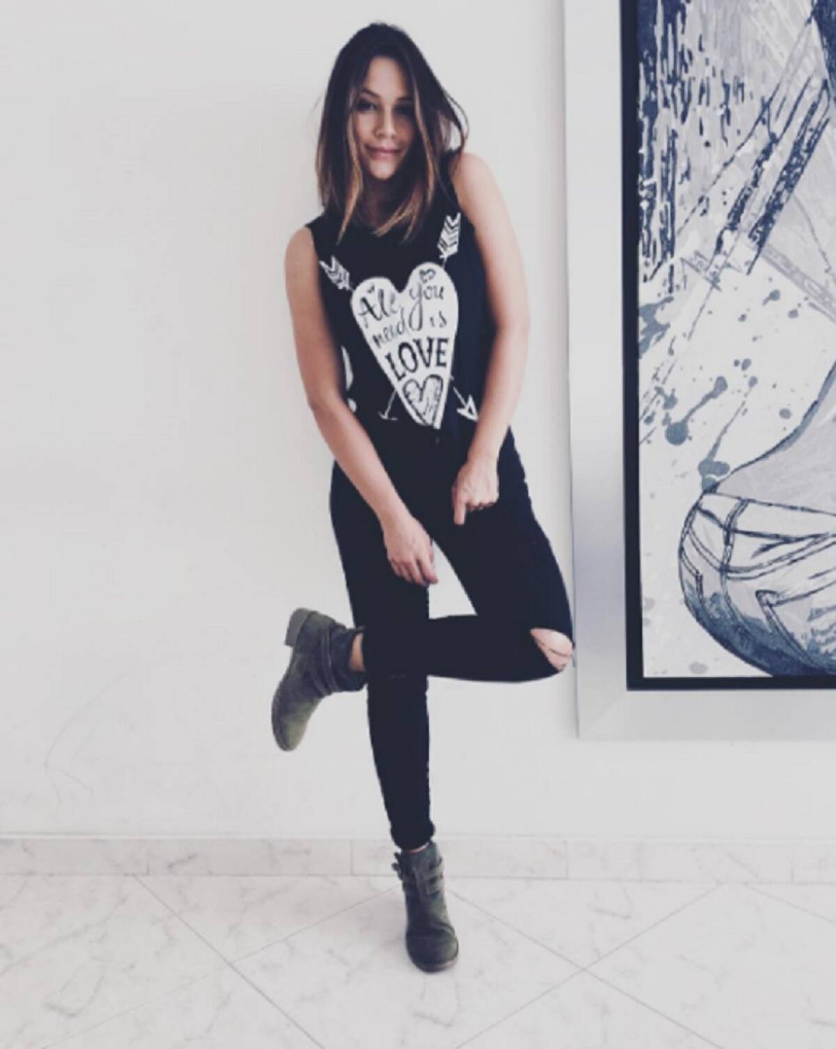 También ha sido criticada por exceso de maquillaje, porque la hacía ver irreconocible.