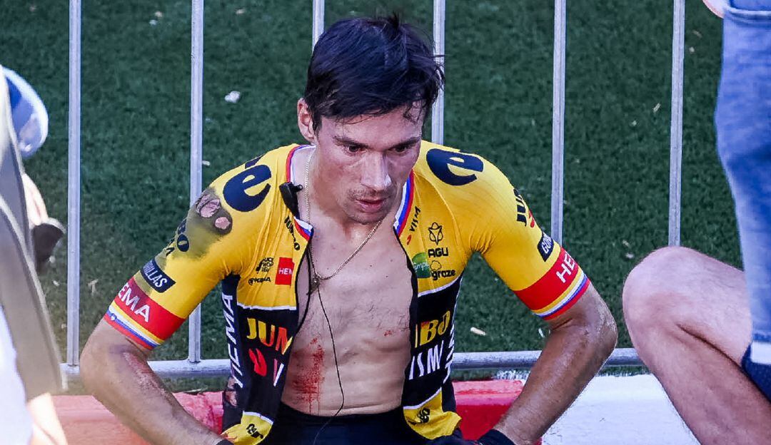 Primoz Roglic tras cruzar la línea de meta en la etapa 16 de la Vuelta España