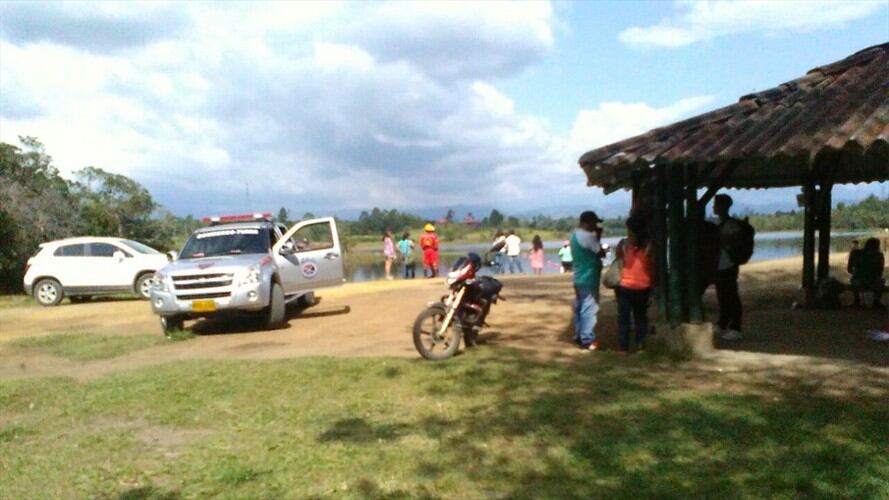 El joven estudiante de Ingeniería se desplazó en compañía de tres amigos en bicicletas y al parecer no acató las medidas de seguridad, se lanzó al agua y desapareció. Foto: Cortesía Yamir Mosquera
