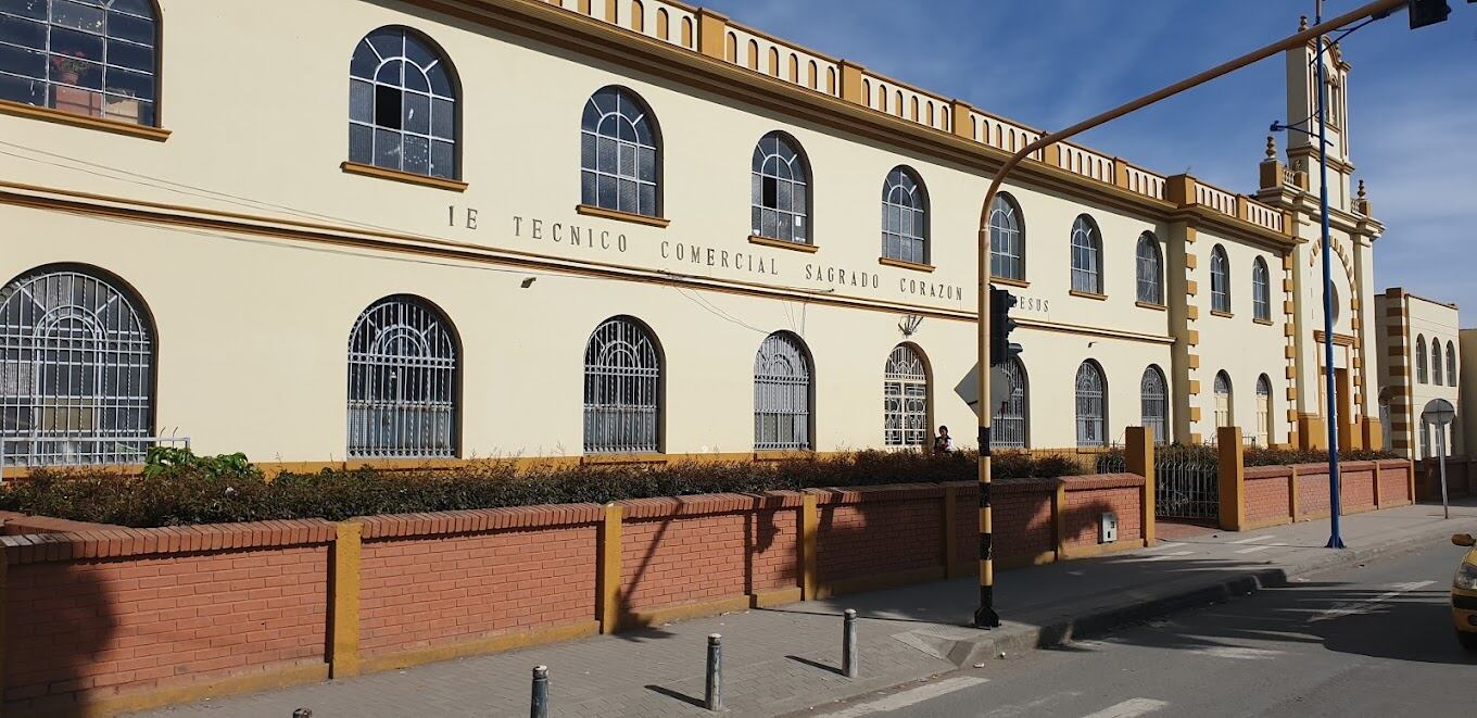 El rector del colegio les negó el cupo sin razón alguna. Foto | Rodolfo Munévar