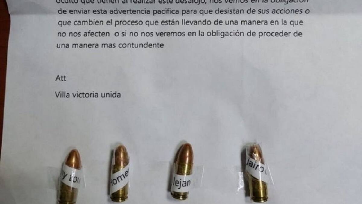 Inspectora de policía de la Comuna 21 amenazada con panfleto