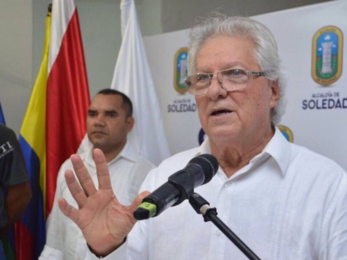 Alcalde de Soledad modifica horario escolar y prohíbe llevar tareas a la casa