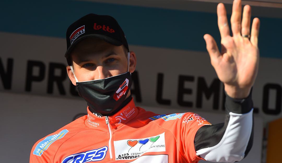 El belga Tim Wellens festeja el primer título de la temporada.