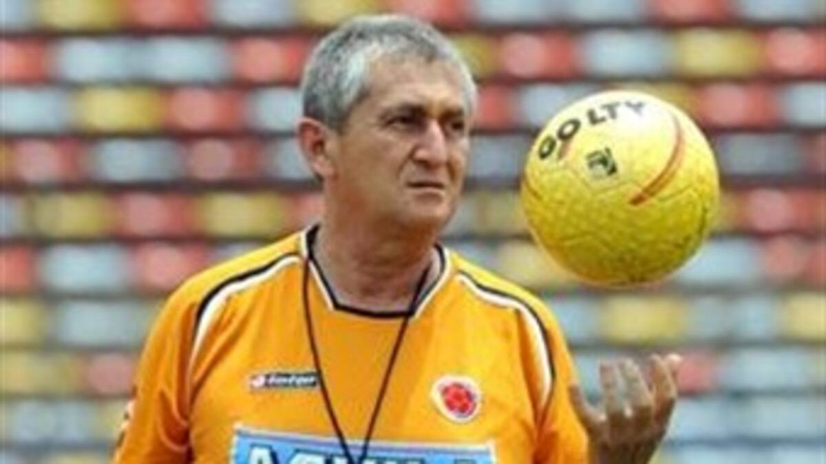 Eduardo Lara descarta llamado de un nuevo jugador por lesión de Fabián Vargas