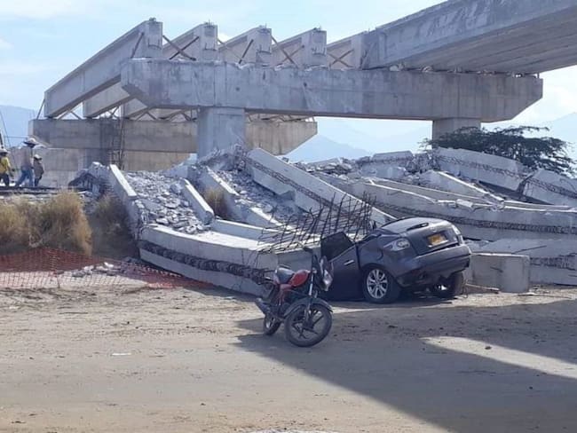 Un muerto y 3 heridos por desplome de un puente en Ciénaga Magdalena