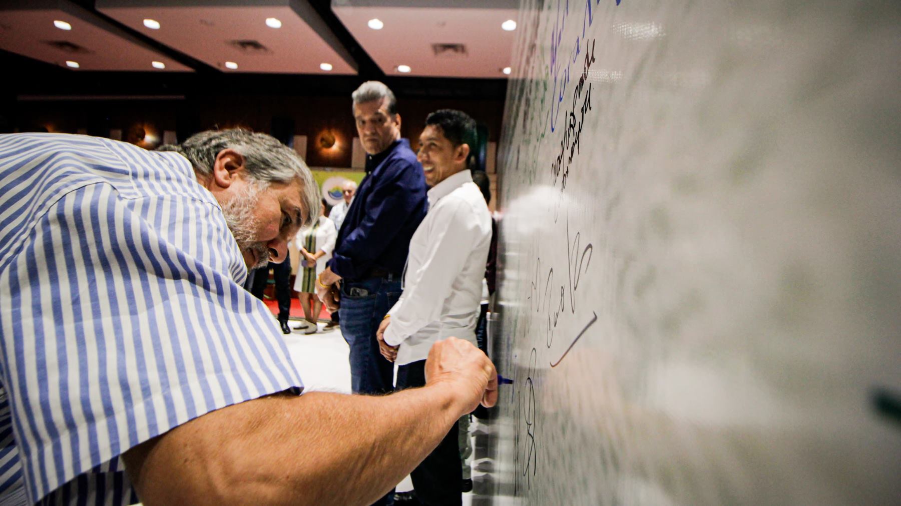 Firma de acuerdo entre las CAR