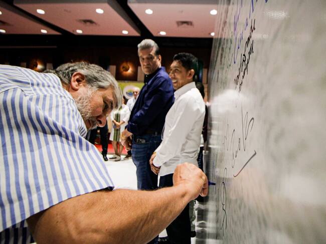 Firma de acuerdo entre las CAR