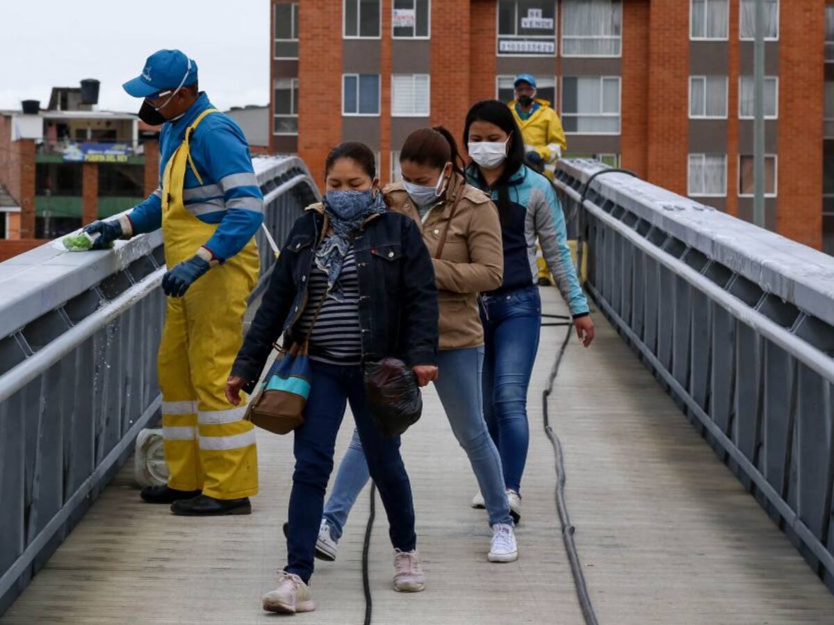 La mitad de los puentes peatonales de Bogotá serían desmontados