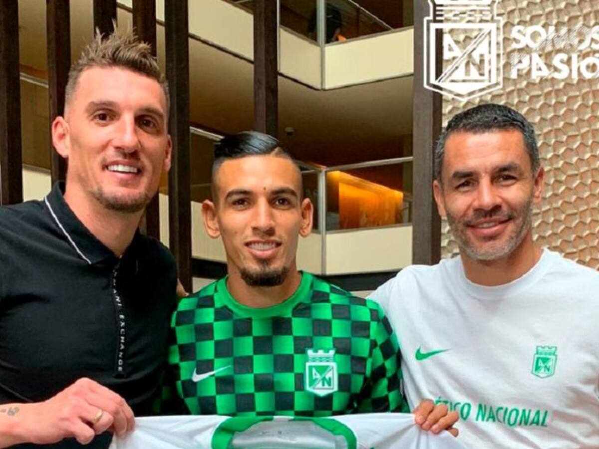 ¡La visita de un ídolo! Armani posó nuevamente con la camiseta de Nacional