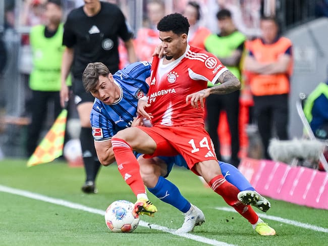 02 May 2026, Bavaria, Munich: Soccer, Men: Bundesliga, Bayern Munich - 1. FC Heidenheim, Matchday 32, Allianz Arena. Luca Kerber (l, 1. FC Heidenheim 1846) in action against Luis Díaz (Bayern Munich). Photo: Harry Langer/dpa - IMPORTANT NOTE: In accordance with the regulations of the DFL German Football League and the DFB German Football Association, it is prohibited to utilize or have utilized photographs taken in the stadium and/or of the match in the form of sequential images and/or video-like photo series. (Photo by Harry Langer/picture alliance via Getty Images)