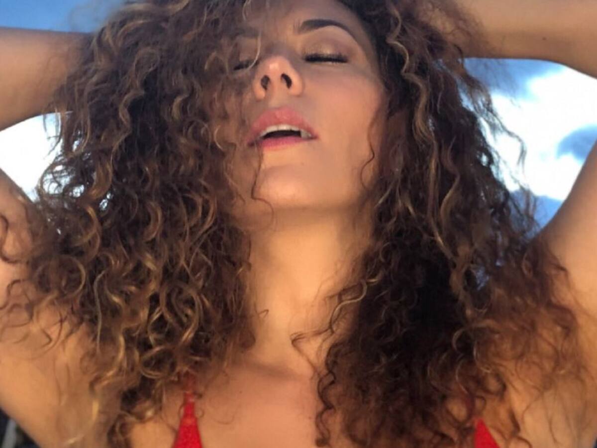 Con sensual foto, Andrea Guzmán invitó a inscribir la cédula para votar