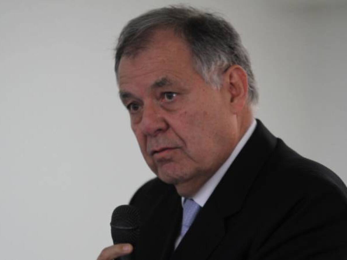 Con torsos semidesnudos jóvenes protestaron hoy ante el procurador en Pasto