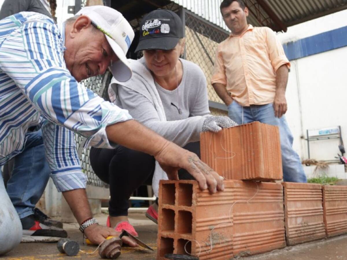 En Neiva mototrabajadores adelantan cursos de construcción básica