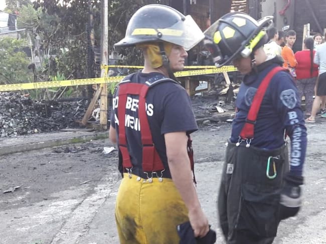 Bomberos, Cruz Roja, Defensa Civil y gestión del riesgo atendieron conflagración
