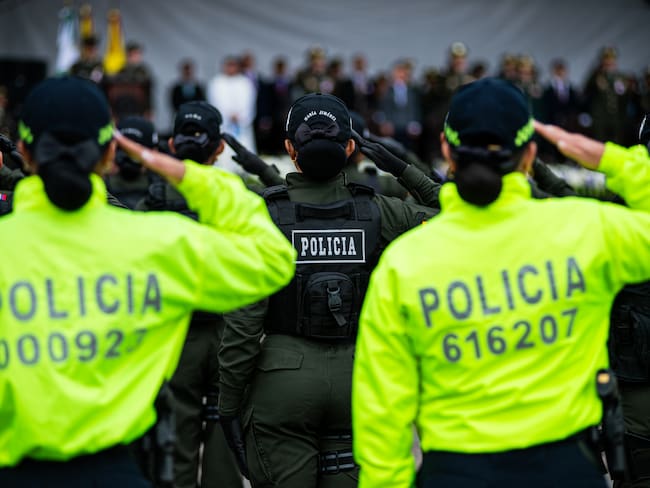 ¿Cuánto gana un patrullero en Colombia? Duración del curso, cómo inscribirse y más. Imagen de referencia vía Getty Images. Foto: Sebastian Barros/NurPhoto via Getty Images.