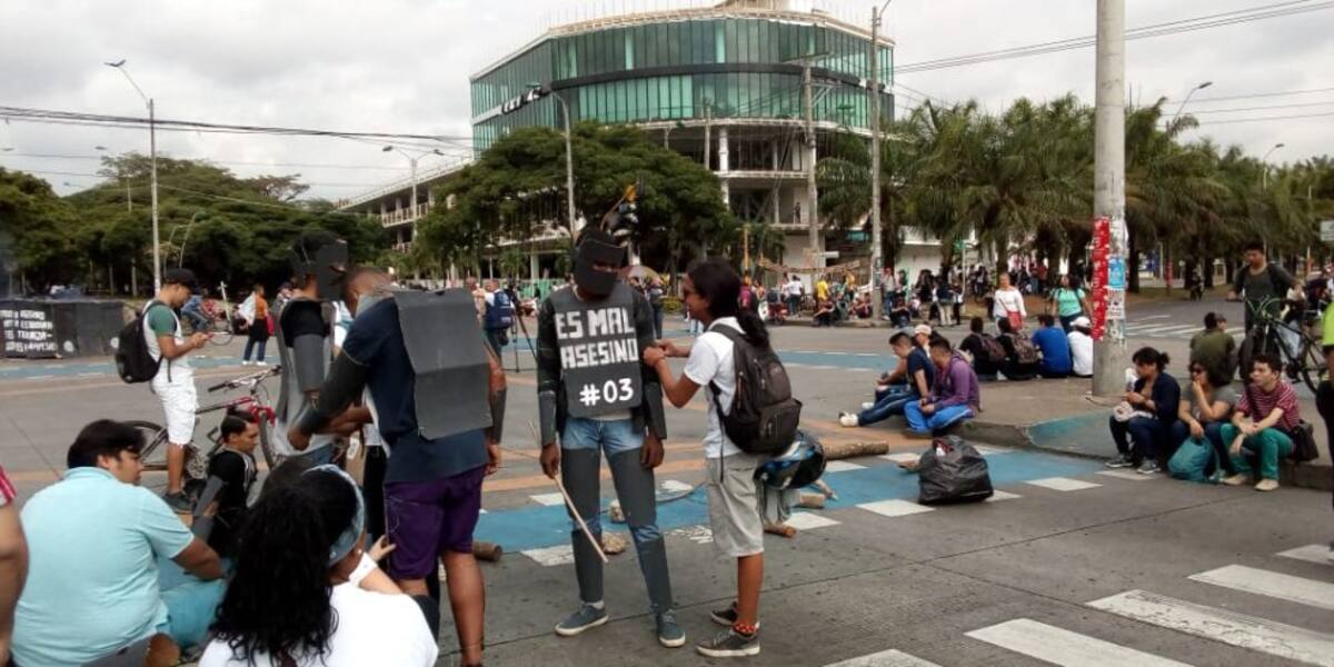 Bloqueo en la Carrera 100 con Calle 16 estación Universidades