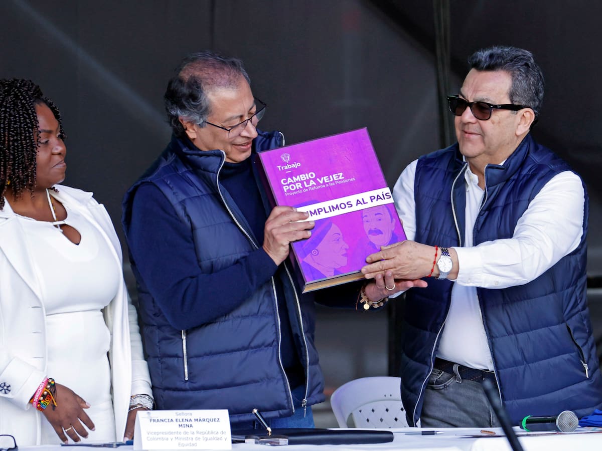 Sin mencionarlo, Petro cuestionó a Iván Name por retraso en trámite de Reforma Pensional