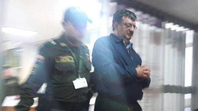 Jaime Gutiérrez Ángel cuando era trasladado del edificio de la Judicatura en Manizales hacia la Cárcel la Blanca.