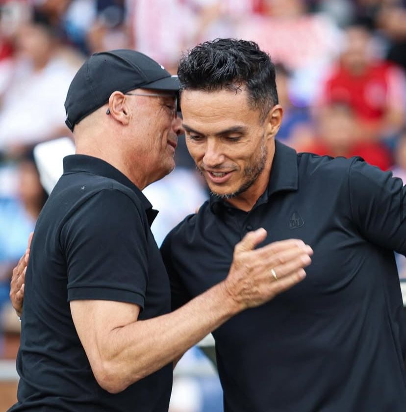 Alfredo Arias, entrenador de Junior y Luca González, técnico del Tolima en la Liga Colombiana 2025-II / @cdtolima