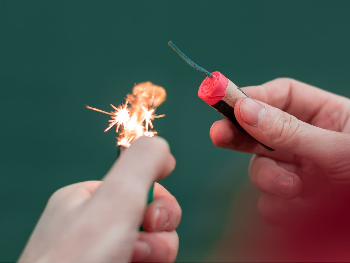 Tres personas lesionadas por pólvora durante la noche de velitas en Caldas