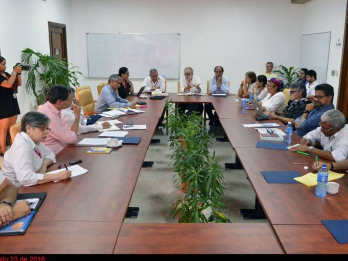 MinInterior se reunió en Cuba con la delegación de paz de las Farc