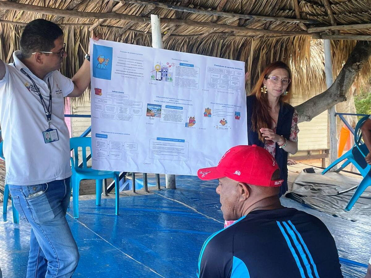 Prestadores de servicios turísticos de Playa Blanca se capacitan en buenas prácticas