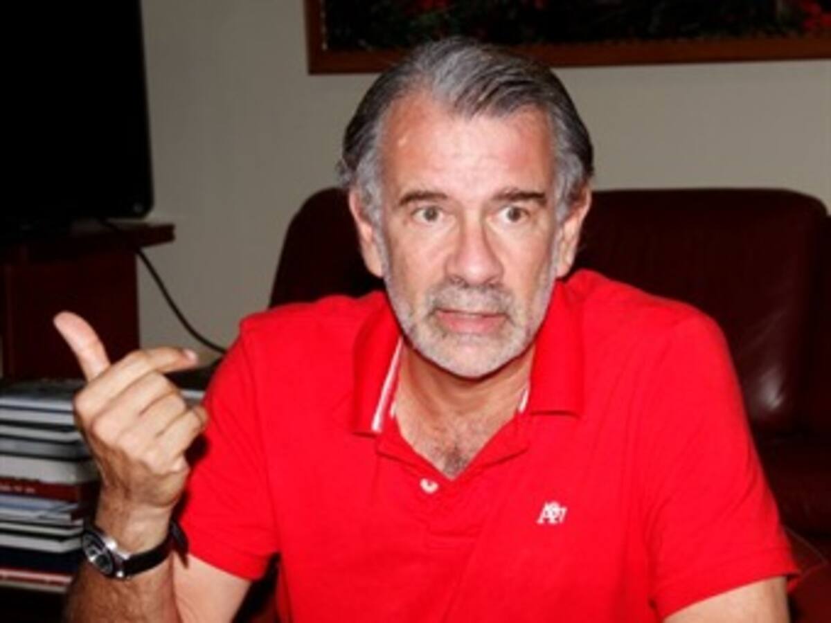 Verano de la Rosa radica firmas para aspirar a la Presidencia