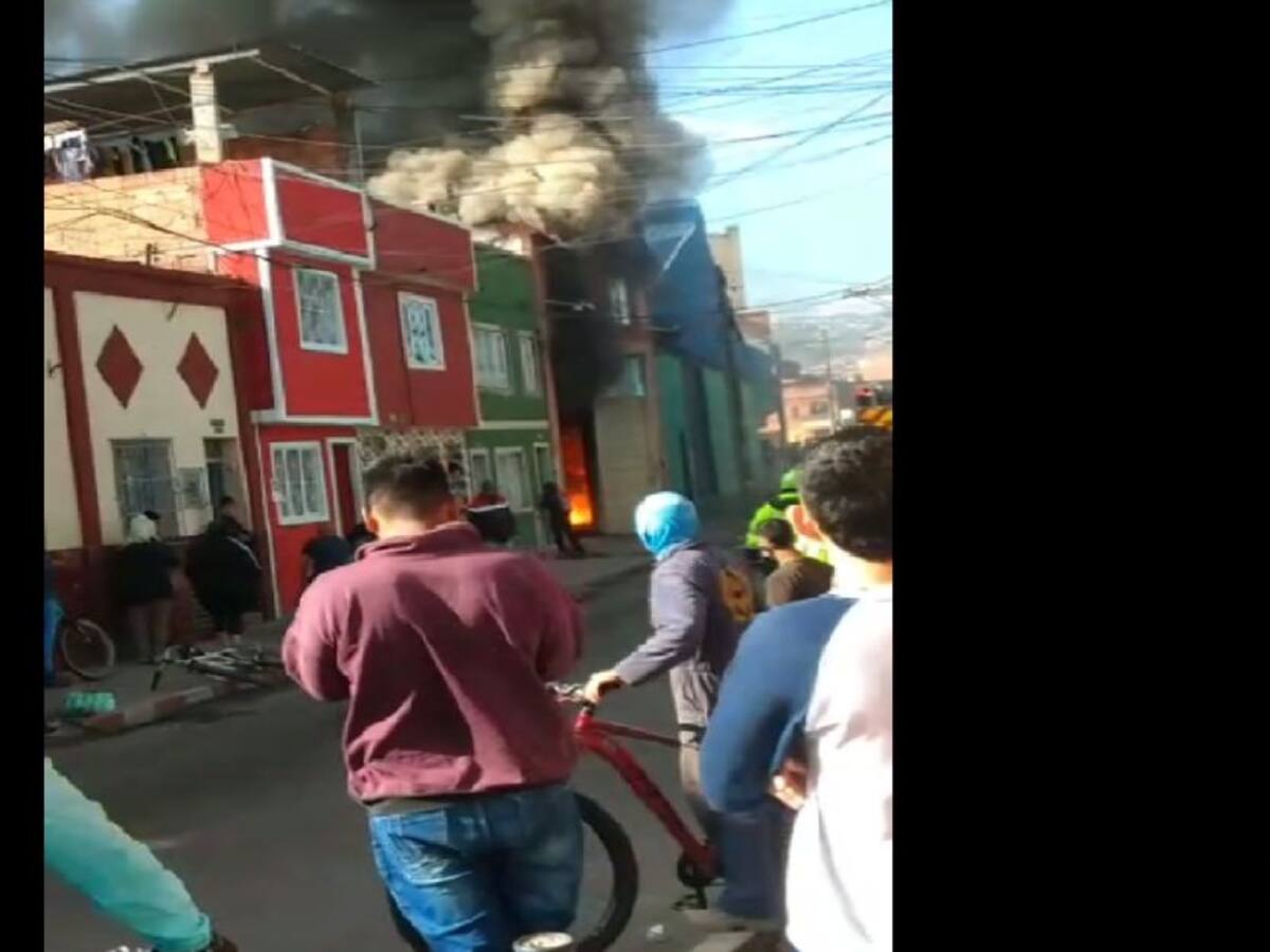 Reportan fuerte incendio en fábrica de colchones en el sur de Bogotá