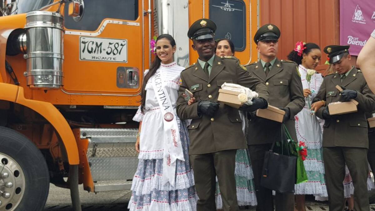 Visita a la zona cafetera de las candidatas al Reinado Internacional del Café