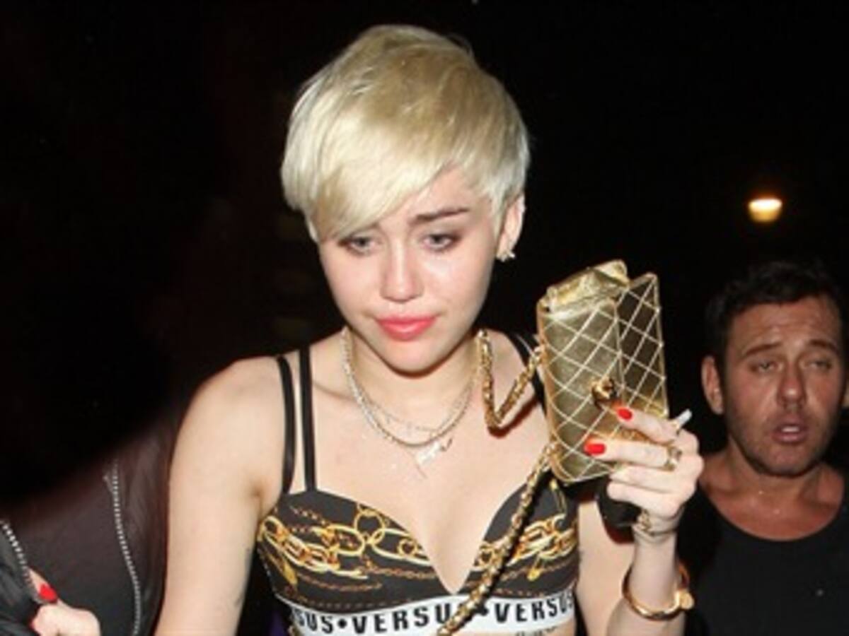 Miley Cyrus se disculpa tras insultar a sus exparejas
