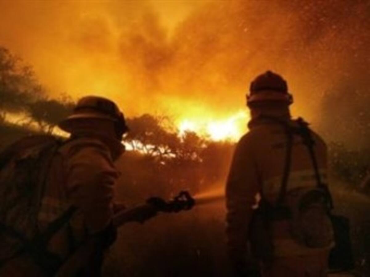 El fuego de Los Angeles sigue avanzando tras arrasar más de 34.000 hectáreas