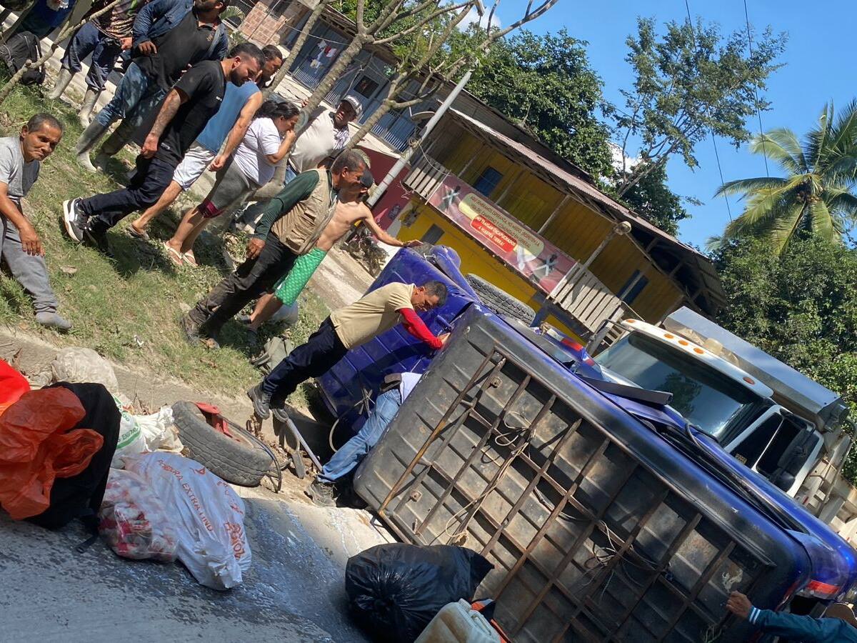 Al menos 10 lesionados por un choque entre dos vehículos en la autopista Medellín-Bogotá en Sonsón