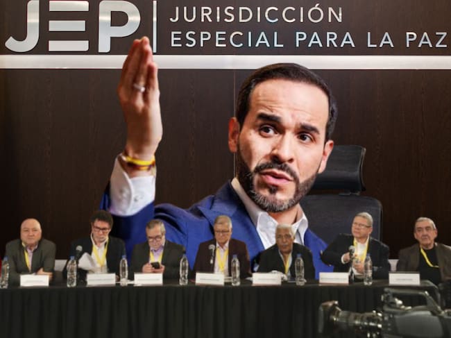 Firmantes de paz de las antiguas Farc y el presidente Abelardo de la Espriella