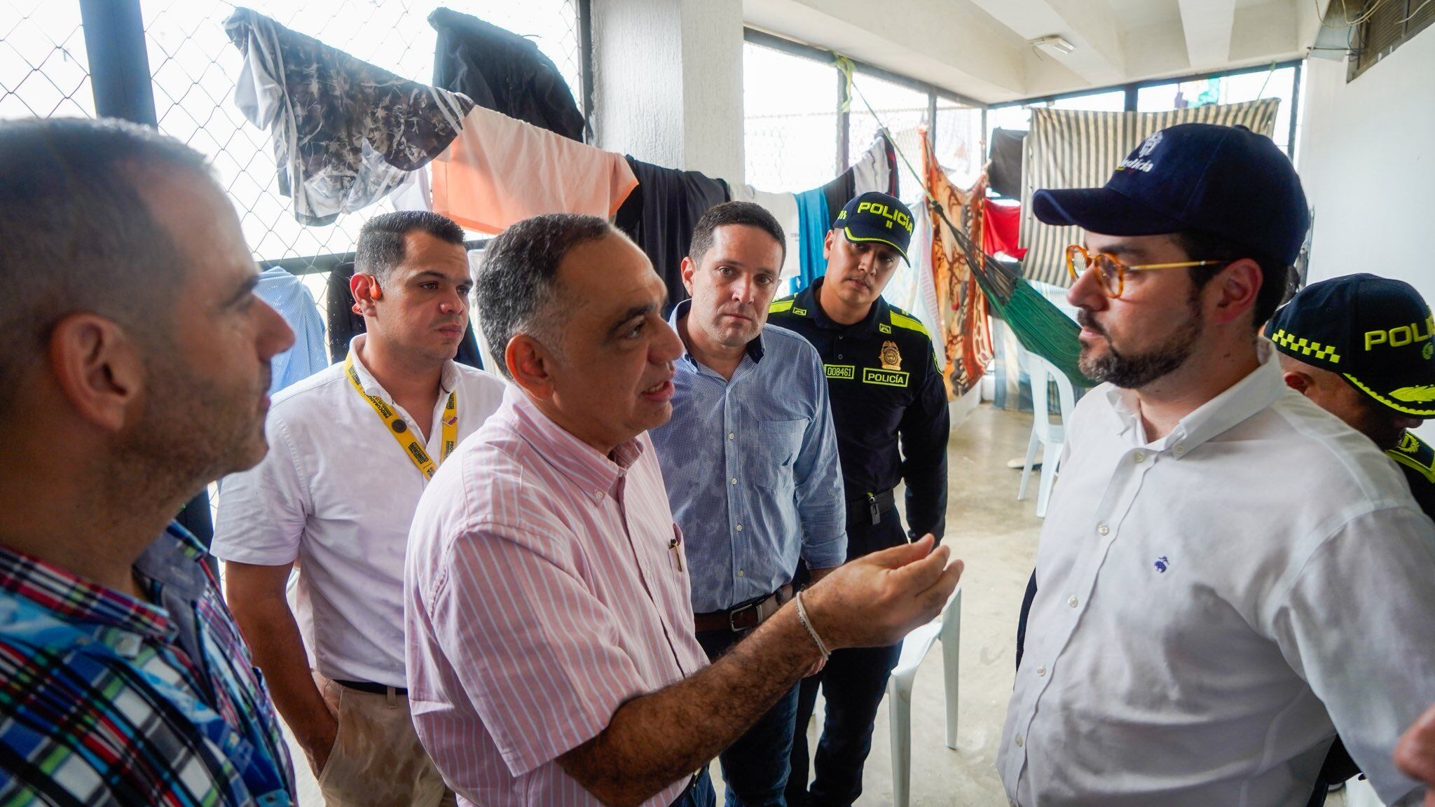 Gobierno Nacional y alcalde Carlos Pinedo revisaron las condiciones de los detenidos en Santa Marta. Foto: Alcaldía de Santa Marta